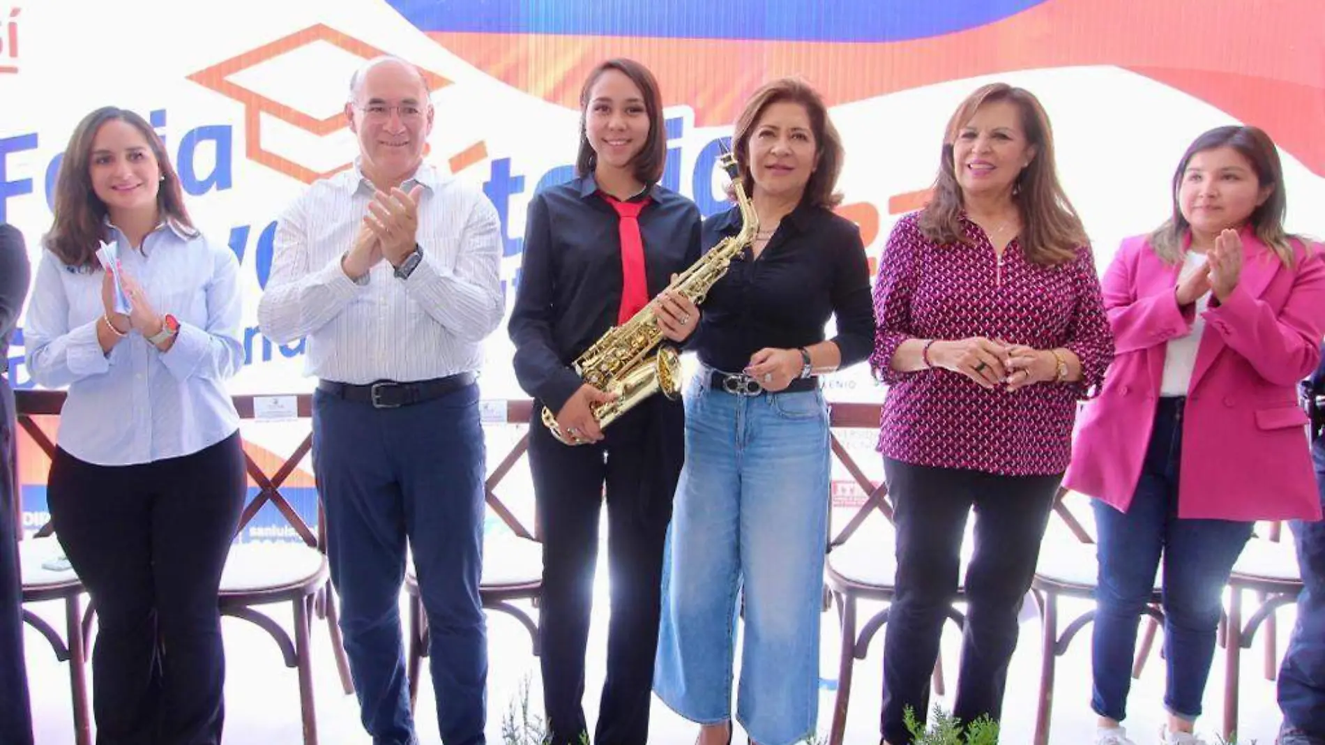 alcalde en la feria universitaria (1)